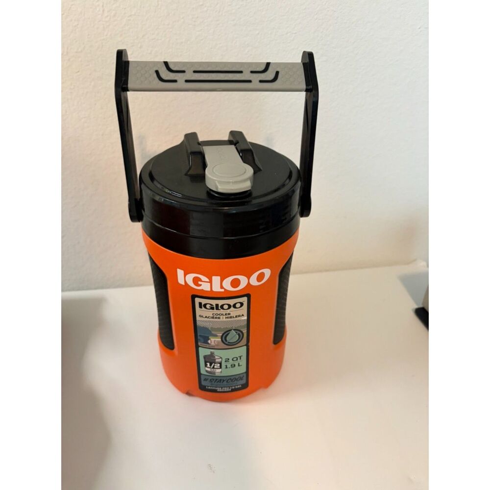 Igloo 2qt latitude pro 1/2 gallon insulated water jug